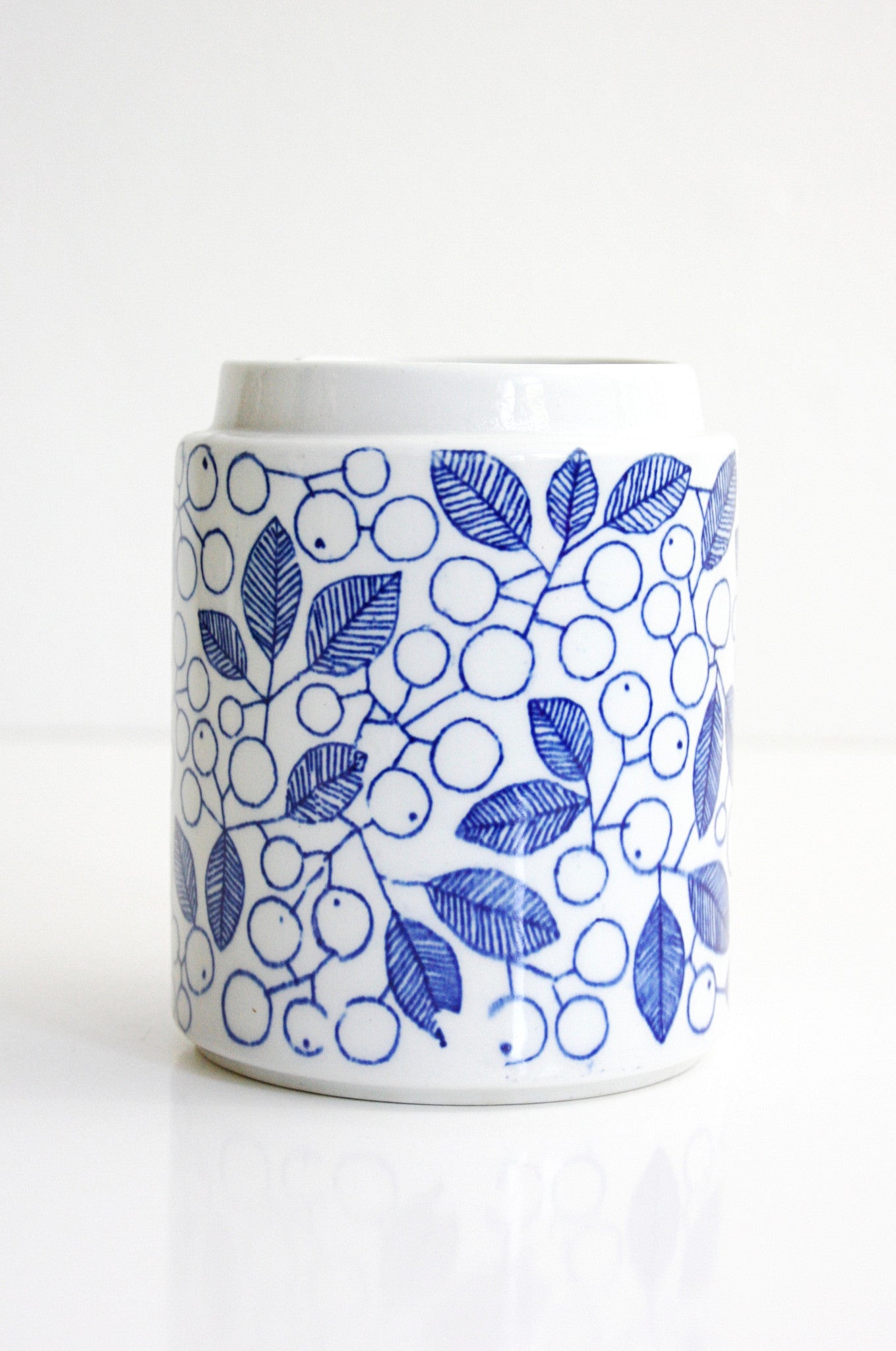 SOLD - Vintage Arabia of Finland Blue on White Berries Jar / Mid Century Arabia Berry Honey Pot