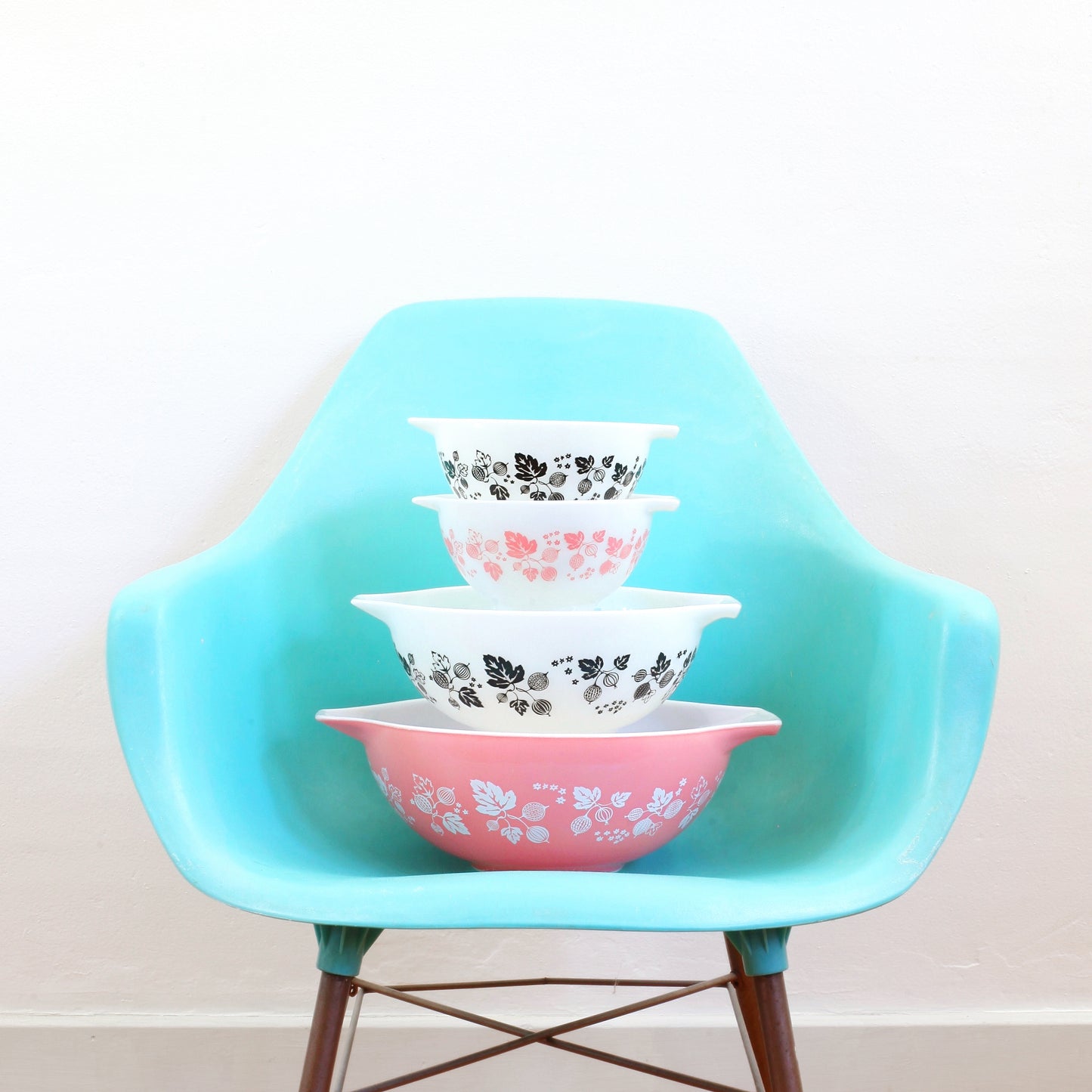 SOLD - Vintage Pyrex Pink Gooseberry 444 Cinderella Bowl