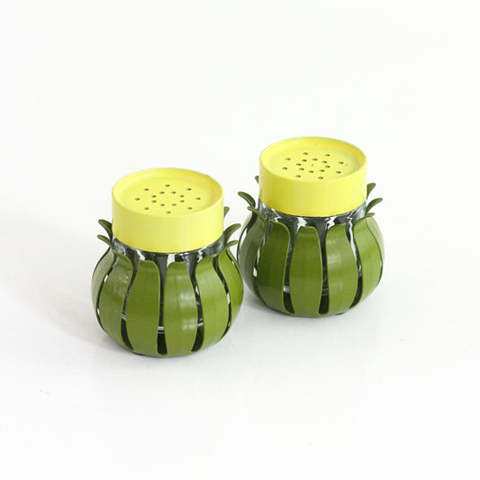 SOLD - Vintage 1960s Flower Salt and Pepper Shakers