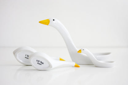 SOLD - Vintage Porcelain Geese Measuring Spoon Set / Retro Avon Swan Measuring Spoons