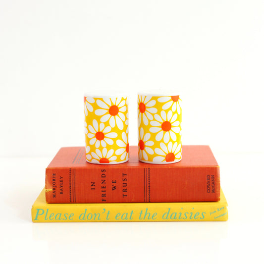 SOLD - Vintage 1960s Daisy Flower Salt and Pepper Shakers