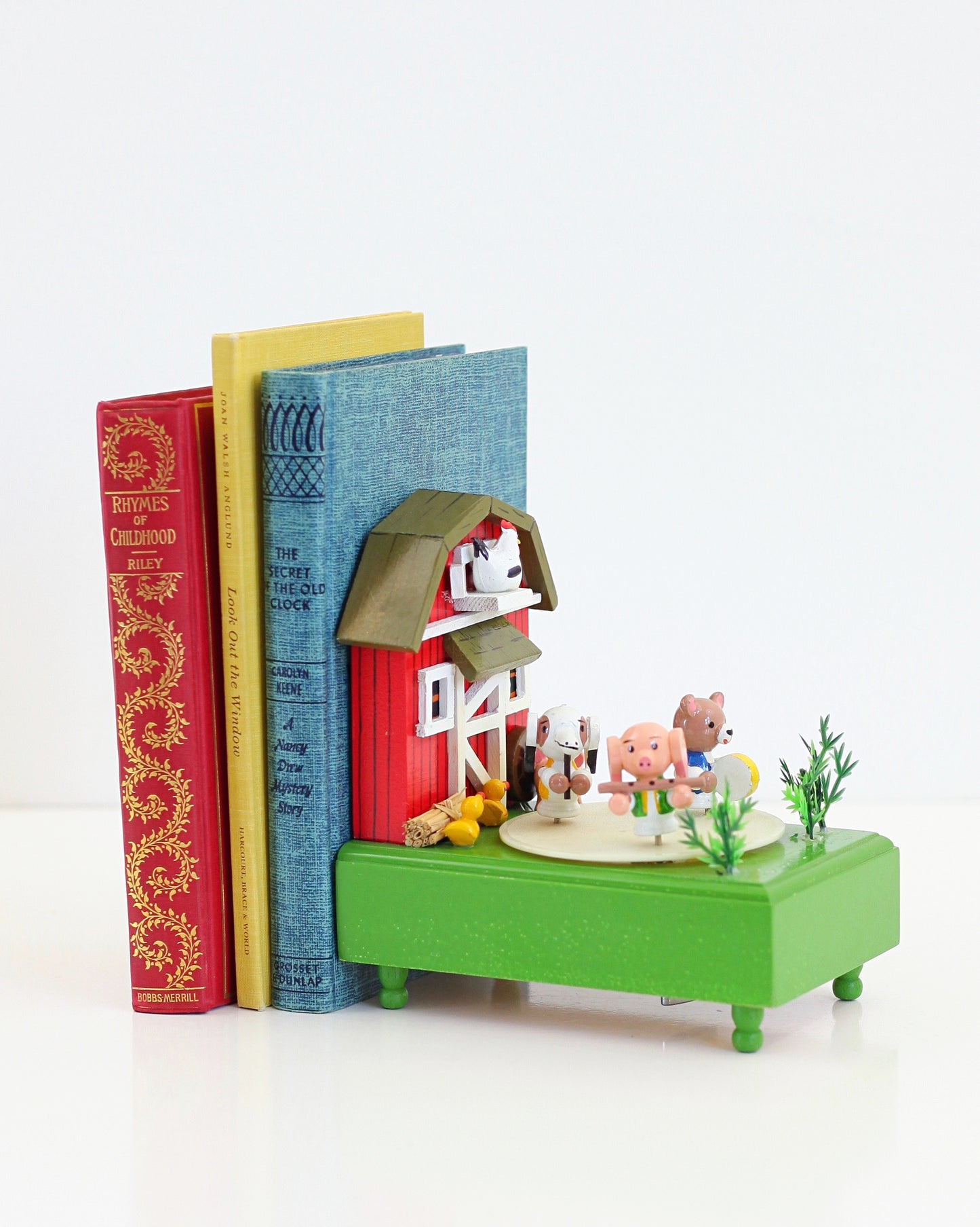 SOLD - Vintage Moving Musical Bookend - Old MacDonald Had a Farm