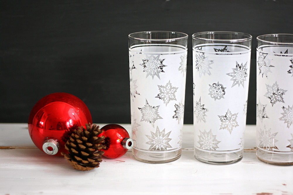 SOLD - Mid Century Frosted Snowflake Glasses / Vintage Federal Glass Snowflake Tumblers