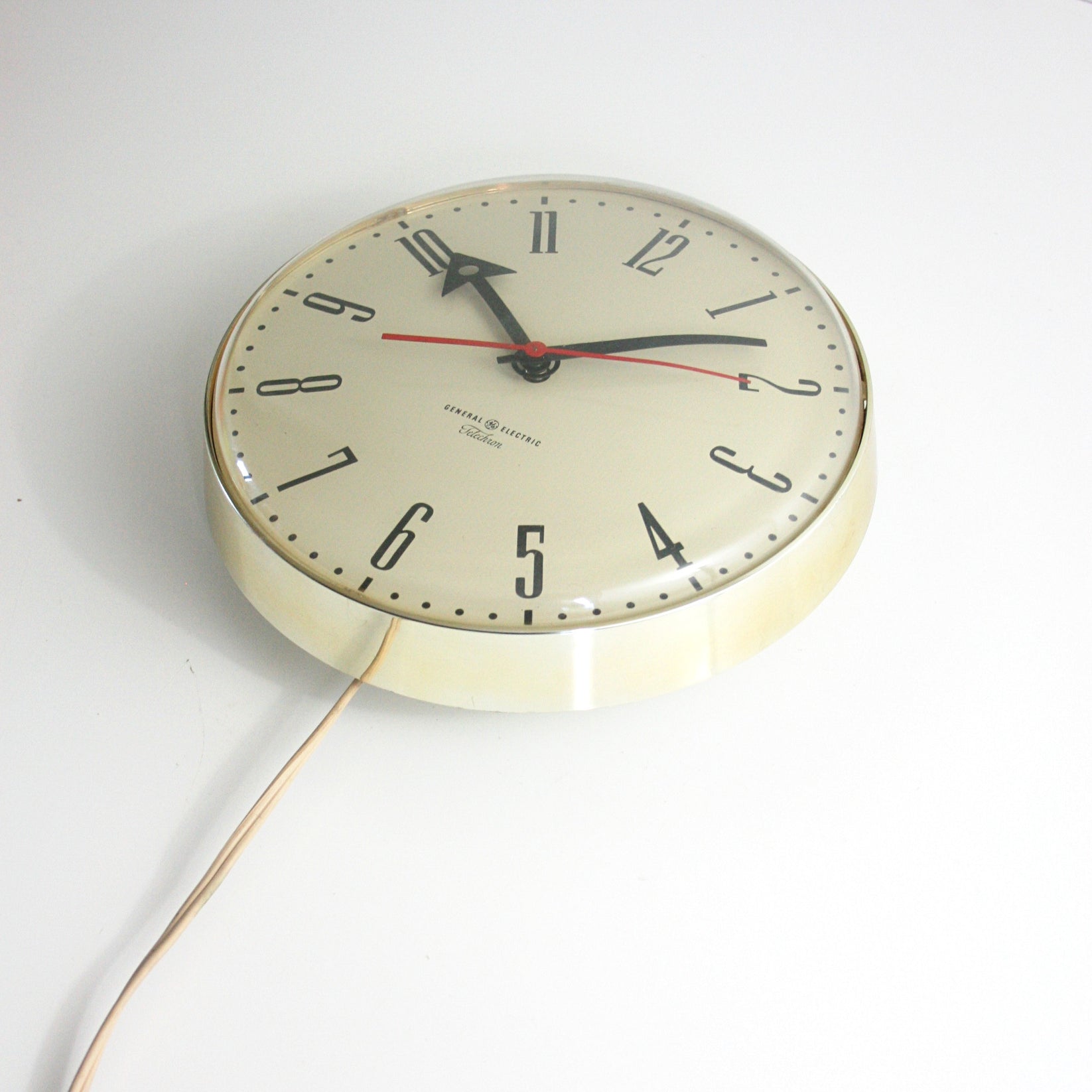 SOLD Vintage General Electric Telechron Wall Clock / Vintage Chrome Wise Apple Vintage