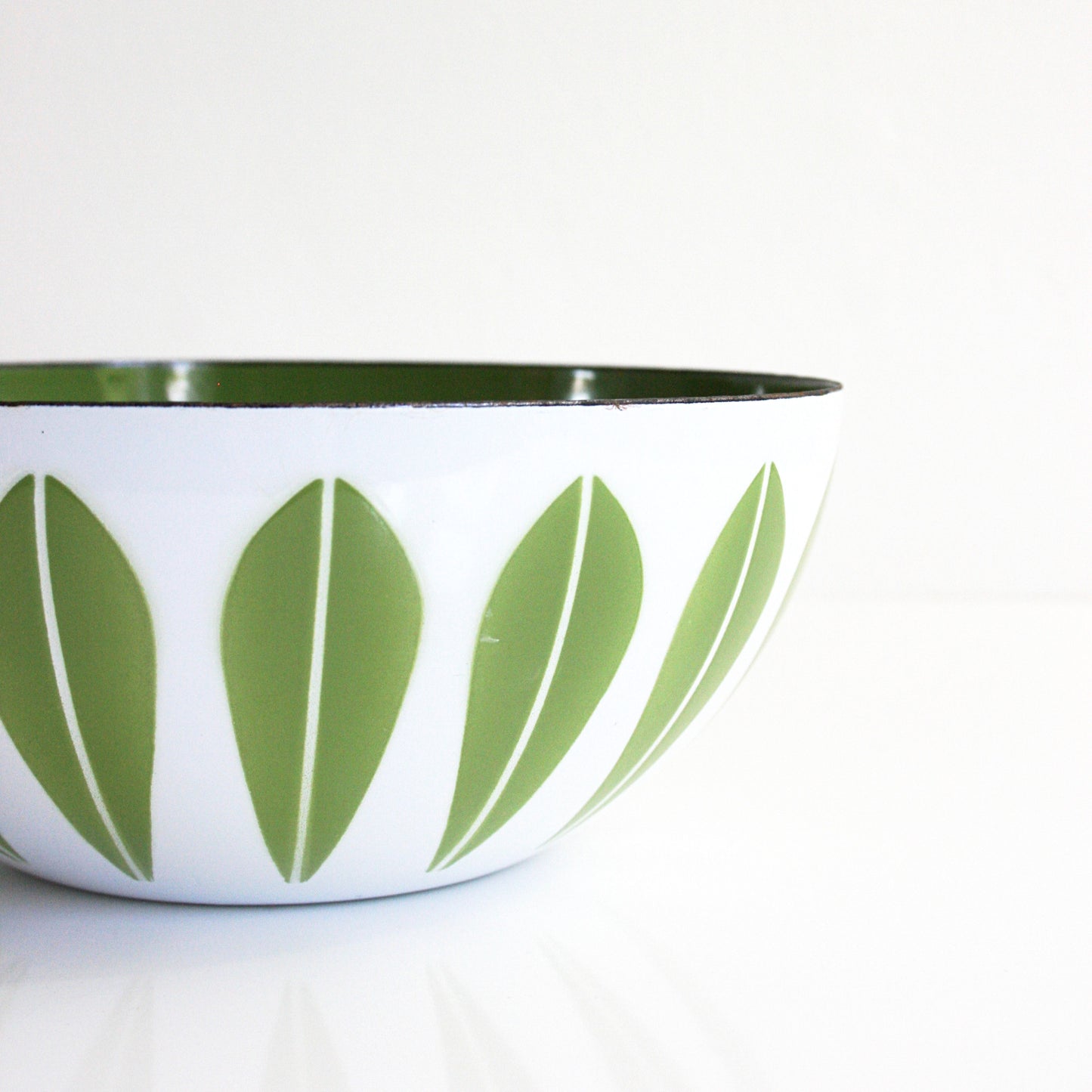 SOLD - Vintage Cathrineholm Avocado Green on White Enamel Lotus Bowl / Mid Century Modern 8 Inch Enamel Bowl