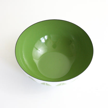SOLD - Vintage Cathrineholm Avocado Green on White Enamel Lotus Bowl / Mid Century Modern 8 Inch Enamel Bowl