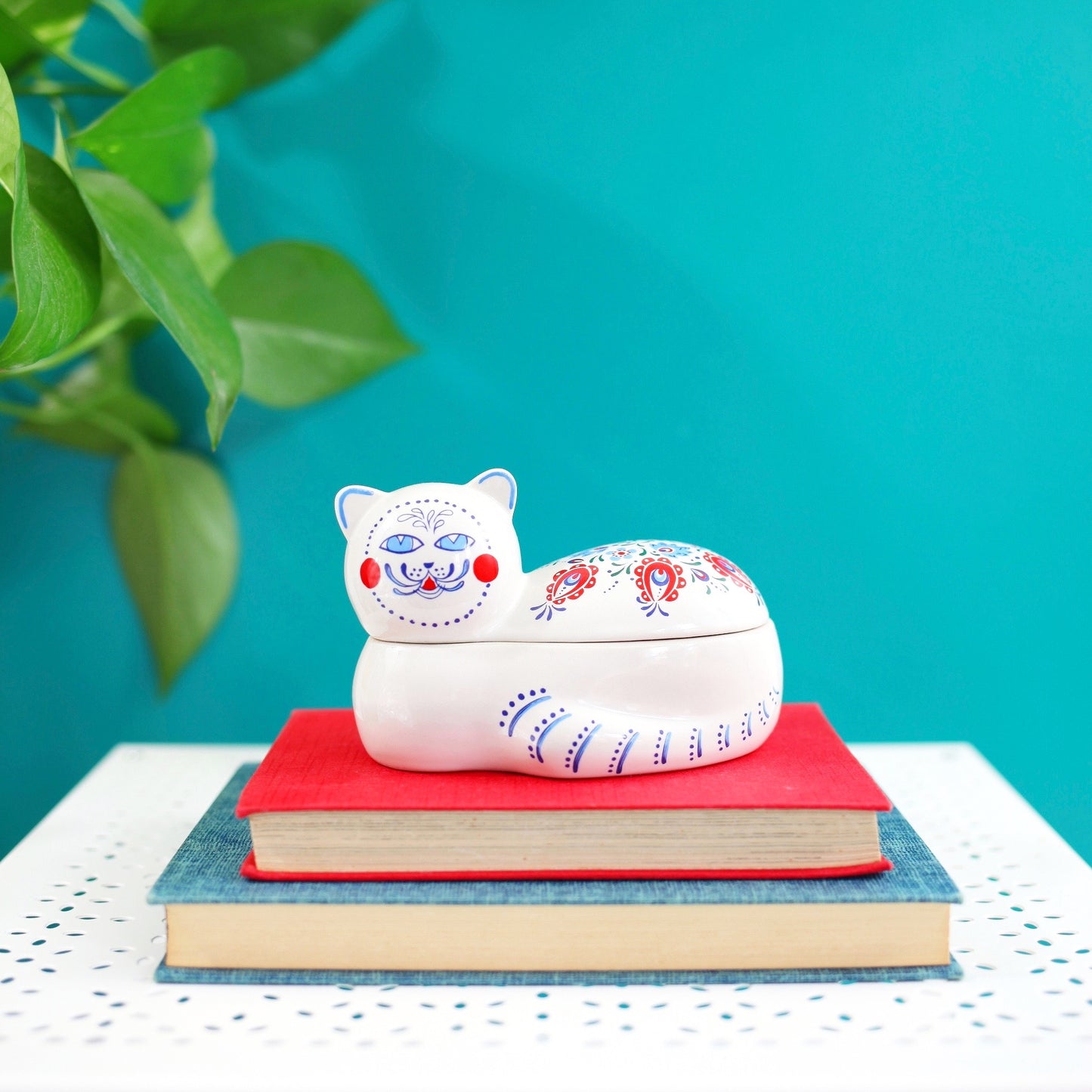 SOLD - Vintage Ceramic Cat Trinket Box