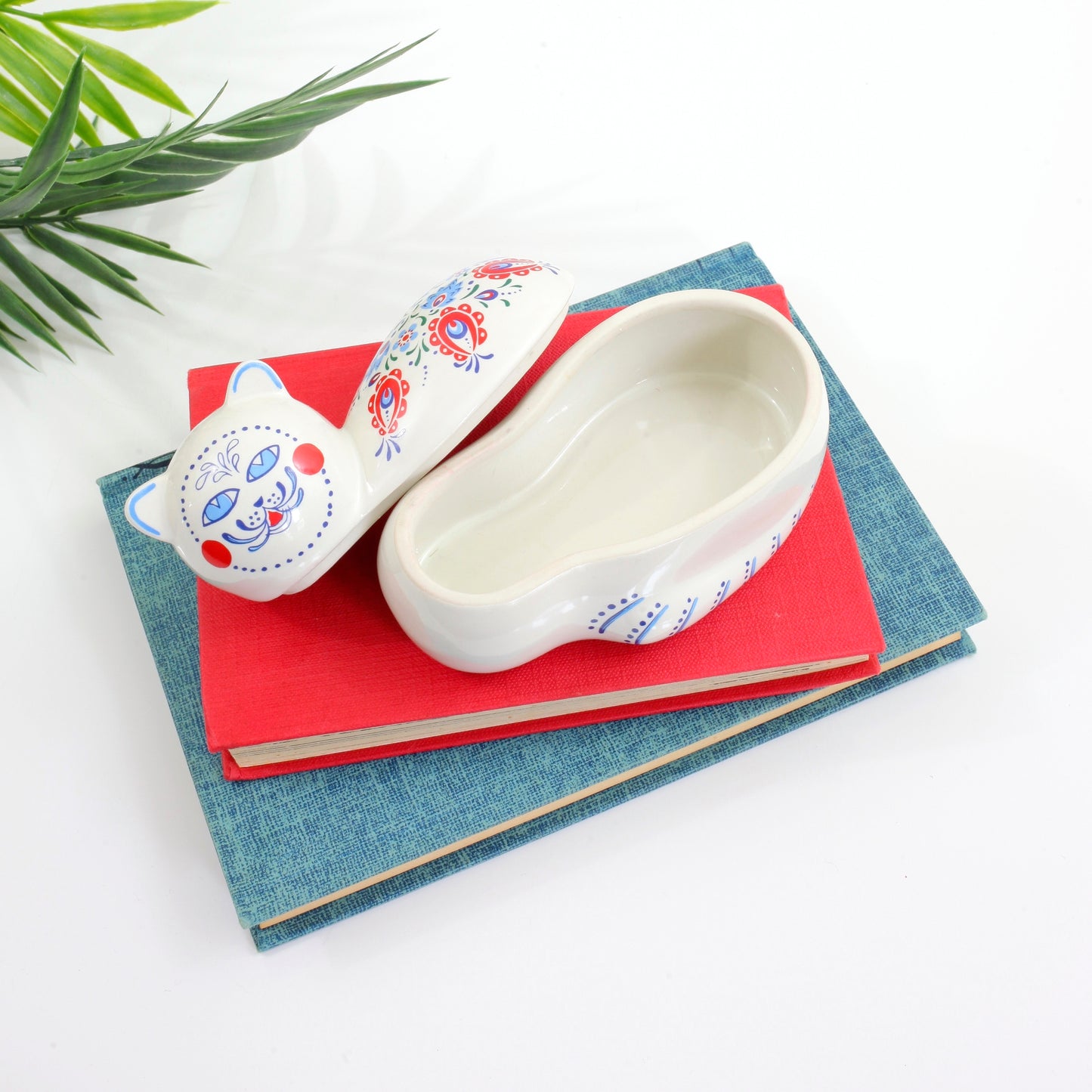 SOLD - Vintage Ceramic Cat Trinket Box