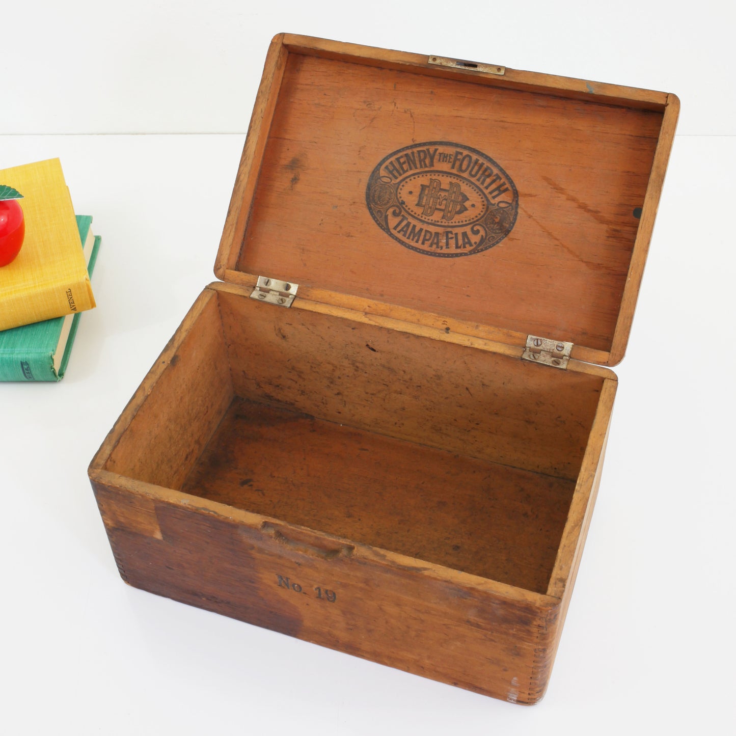 SOLD - Vintage Henry The Fourth No. 19 Wooden Cigar Box