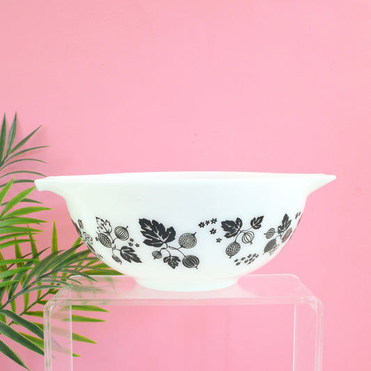 SOLD - Vintage Pyrex Black & White Gooseberry 443 Cinderella Bowl