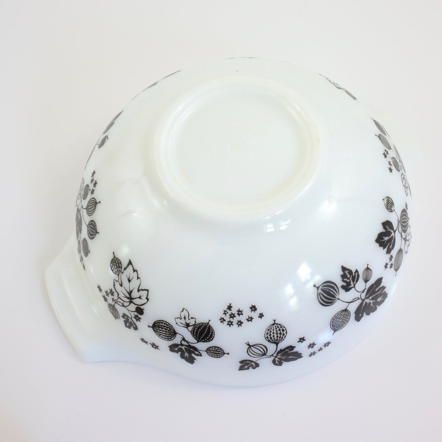 SOLD - Vintage Pyrex Black & White Gooseberry 443 Cinderella Bowl