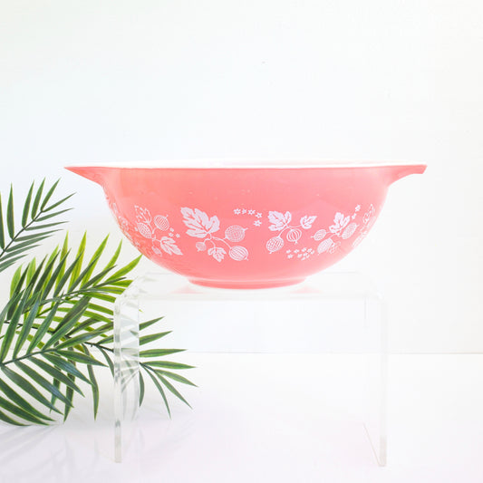 SOLD - Vintage Pyrex Pink Gooseberry 444 Cinderella Bowl