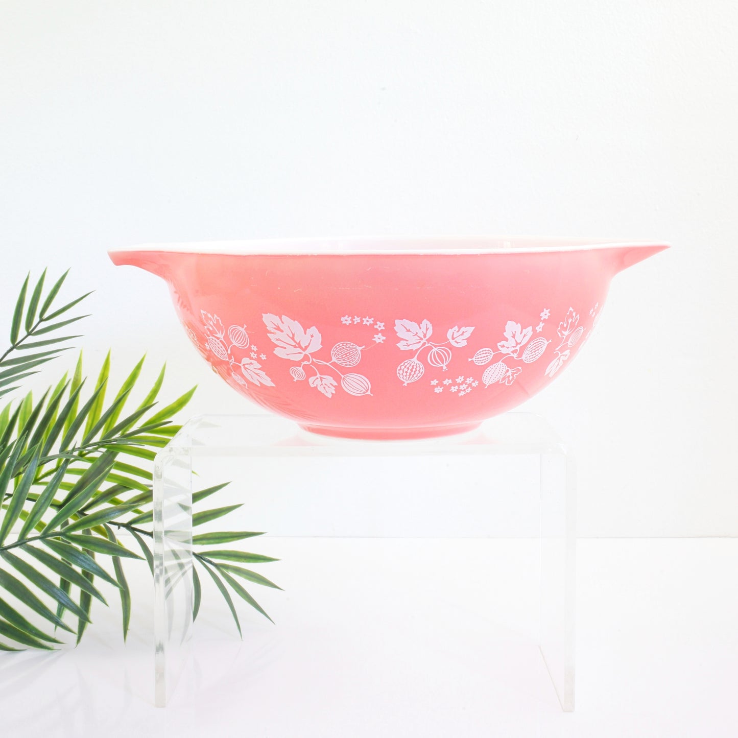 SOLD - Vintage Pyrex Pink Gooseberry 444 Cinderella Bowl