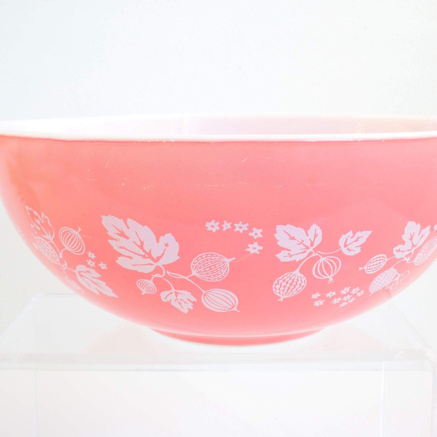 SOLD - Vintage Pyrex Pink Gooseberry 444 Cinderella Bowl