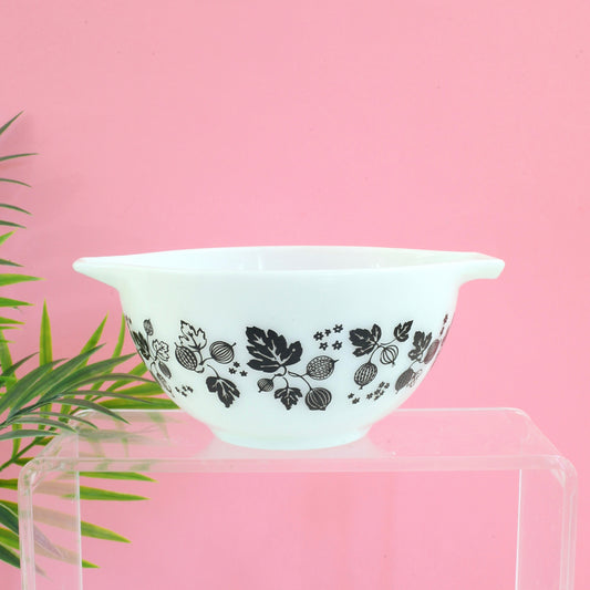 SOLD - Vintage Pyrex Black & White Gooseberry 441 Cinderella Bowl