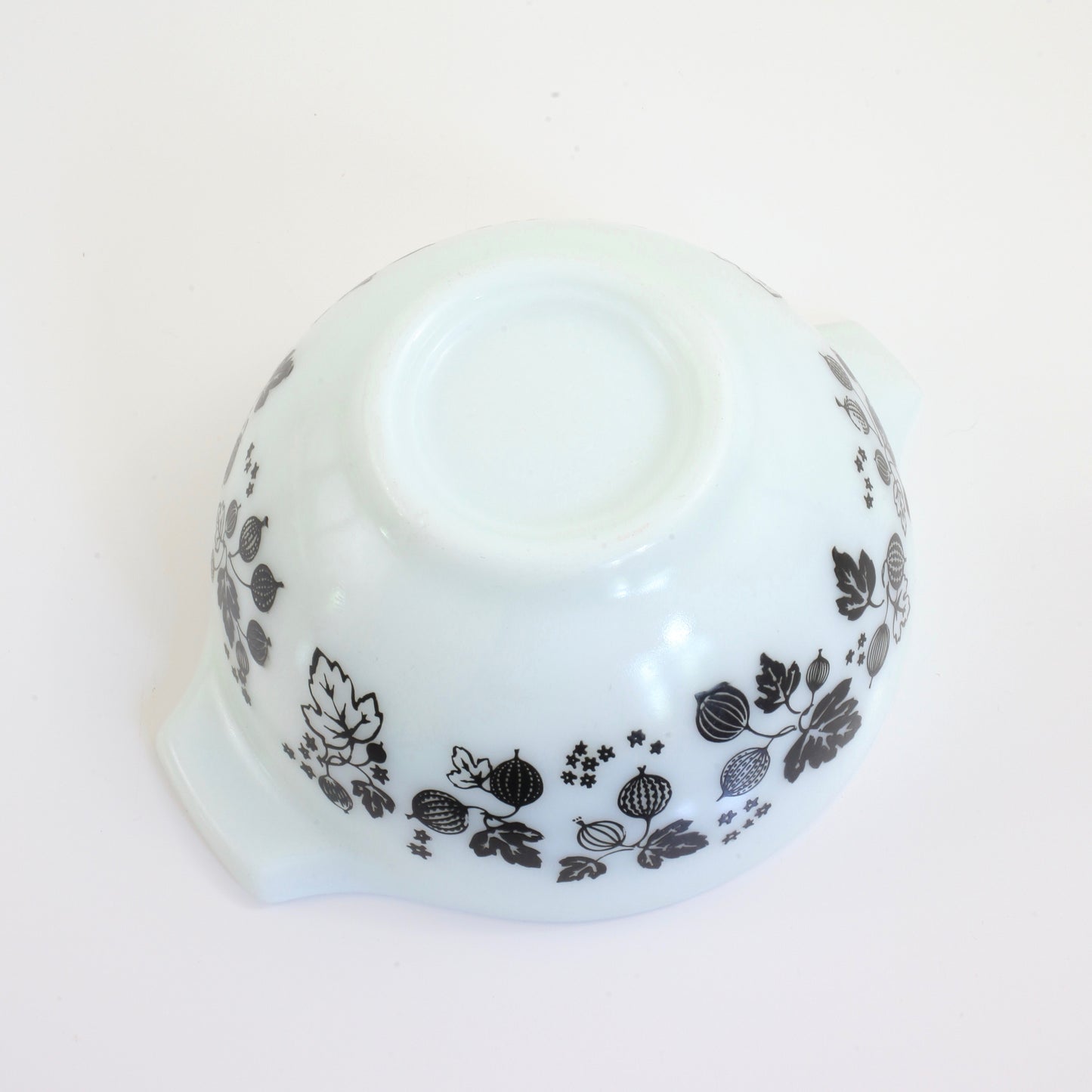 SOLD - Vintage Pyrex Black & White Gooseberry 441 Cinderella Bowl